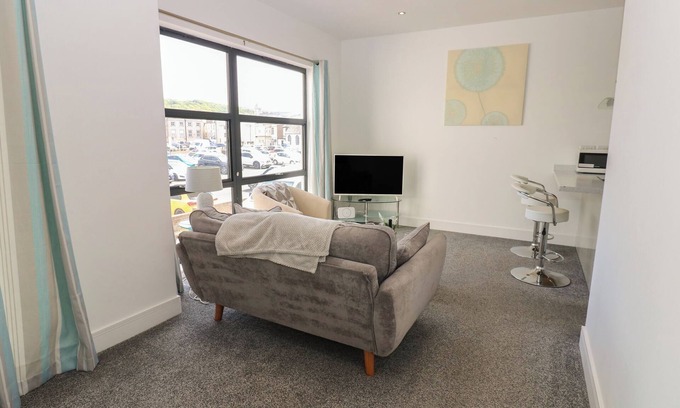 Whitehaven Cabaña | HARBOUR VIEW, family friendly, country holiday cottage in Whitehaven
