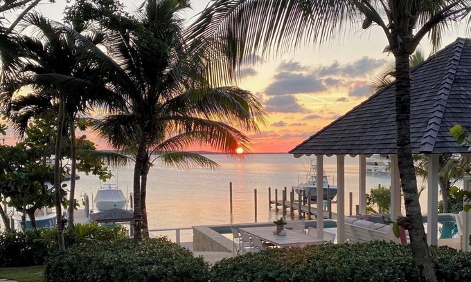 Dunmore Town Cabaña | HARBOUR VIEW Full Property - Bayfront Bliss! Luxury escape, sunset views!
