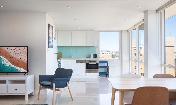 Kirribilli Casa | Harbour Views and Parking in Tranquil Kirribilli