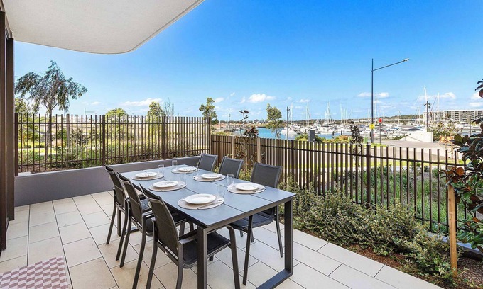 Shell Cove Apartamento | Harbourside Delight - Infinity Pool and within footsteps from Marina