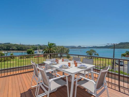 Whangamata Casa | Harbourside Haven - Whangamata Holiday Home