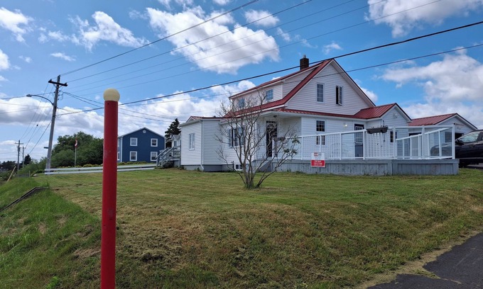 Arichat Casa | Harbourview House -A classic East Coast home and close to Pondville Beach