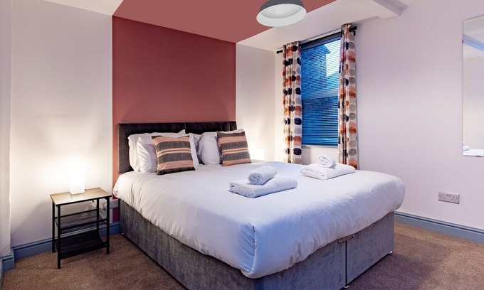 Newark Apartamento | Harcourt 1A: 2BR Flat with Parking in Newark