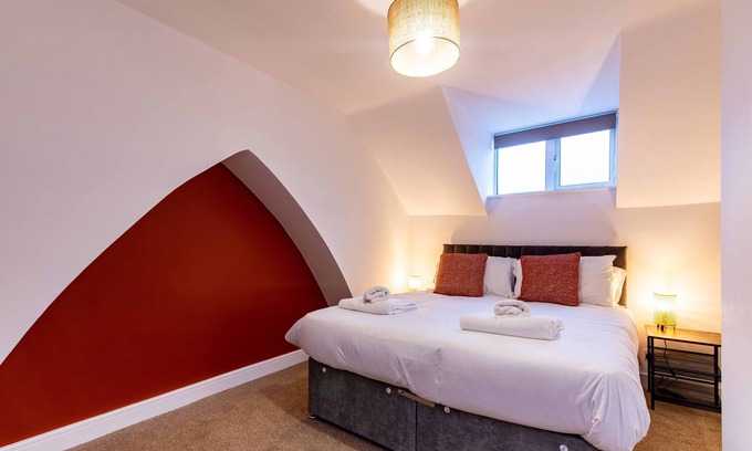 Newark Apartamento | Harcourt 1B: 2BR Flat with Parking in Newark