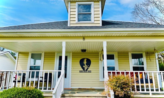Helen Casa | Hard Rock Haus: pet-friendly 2-bed bungalow just a rollin’ stone from Helen!