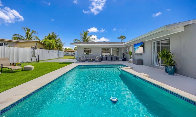 Miami Gardens Casa | Hard Rock Stadium 5 min Home Pool Retreat