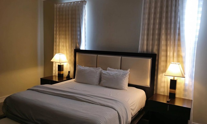 Doral Condominio | Hardrock Stadium, Convenient XL Studio, kitchen