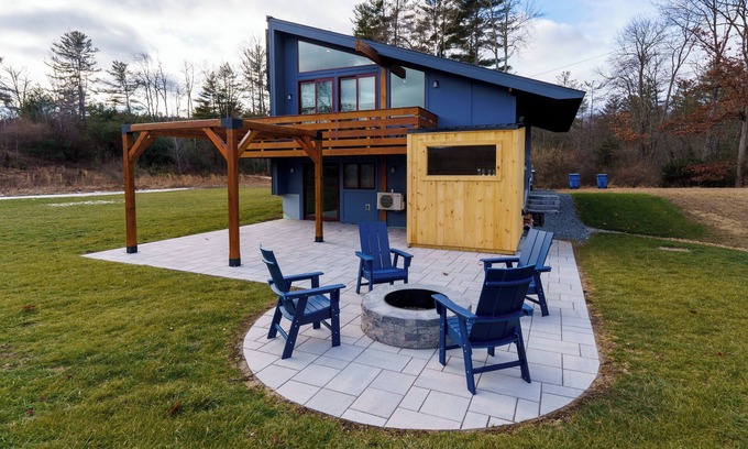 Ware Casa | Hardwick Hygge contemporary retreat with lake views