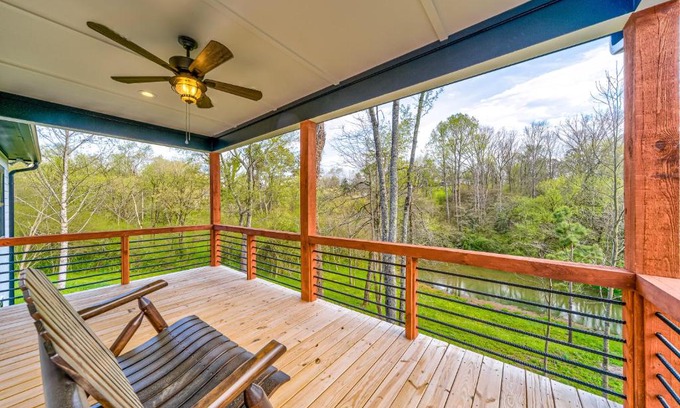 Ellijay Casa | Hardwood Hideaway