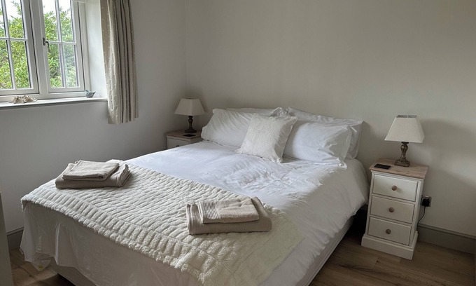 Dorchester Cabina | Hardy’s View, beautiful property set in a walled garden with 3 acres of land