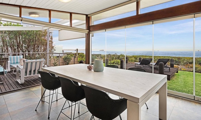 Noraville Casa | Hargraves Beachfront at Noraville - Hargraves Beachfront at Noraville. Absolute Beachfront. Panoramic views of Hargraves Beach