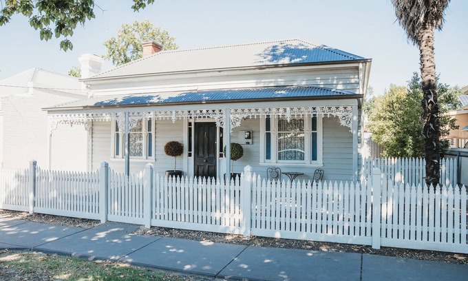 Bendigo Casa | Hargreaves Cottage - close to CBD
