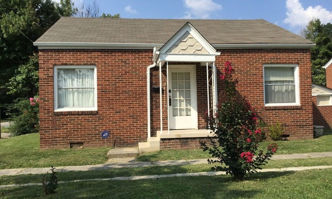 Dayhoit Casa | Harlan, Ky Modern Private Guesthouse 304 Historic Downtown (Vela's Villas)