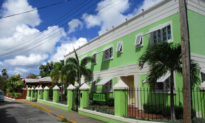 St. Lawrence Gap Cama Y Desayuno | Harlem B & B