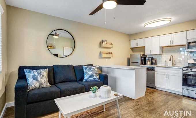 Hancock Apartamento | Get Comfy! Memory Foam Beds & Tub in Central ATX