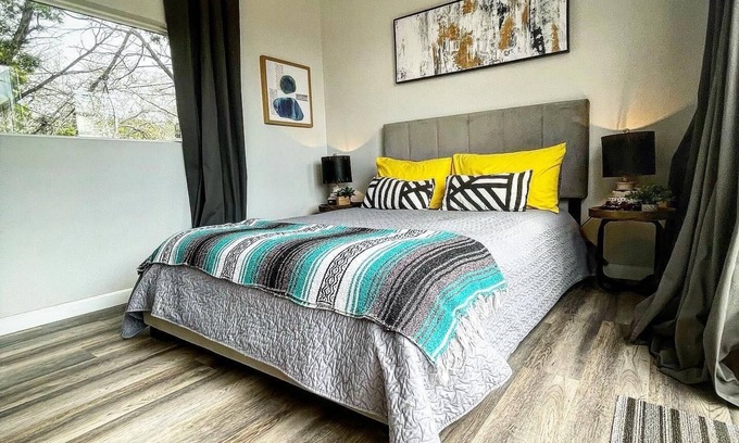 Dripping Springs Cabina | Harmony Cabin @ 13 Acres - Stay/Shop/Yoga/Meditate