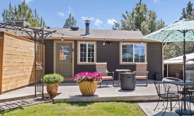 Alfalfa Casa | Harmony Hills, Couple's Retreat in Bend! Pets OK!