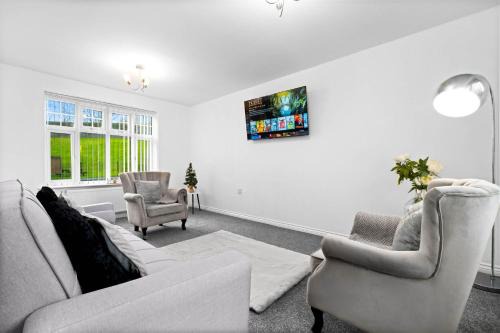 Tipton Casa | Harmony House 3 Bedroom New Build for Families, Contractors, Black Country Museum Sleeps 6
