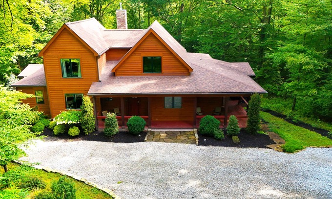 Victor Cabina | Harmony House Luxury Cabin with National Park Access
