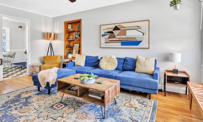 Dunean Casa | Harmony Lane~ Retro-Inspired Home 3 Mi to DT GVL!
