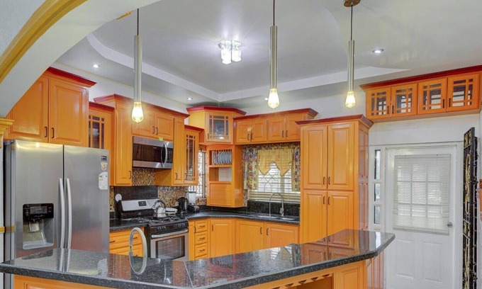 Old Harbour Casa | Harmony Suites is a modern and stylish four bedrooms property.