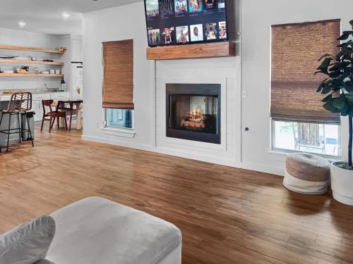 Fayetteville Casa | Harper's House Modern Home in West Fayetteville