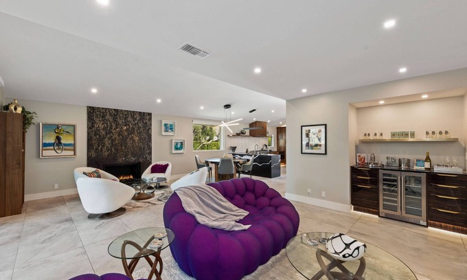 Canyon Corridor Condominio | Harriet's Hideaway Newly Renovated, Modern Luxury in South Palm Springs