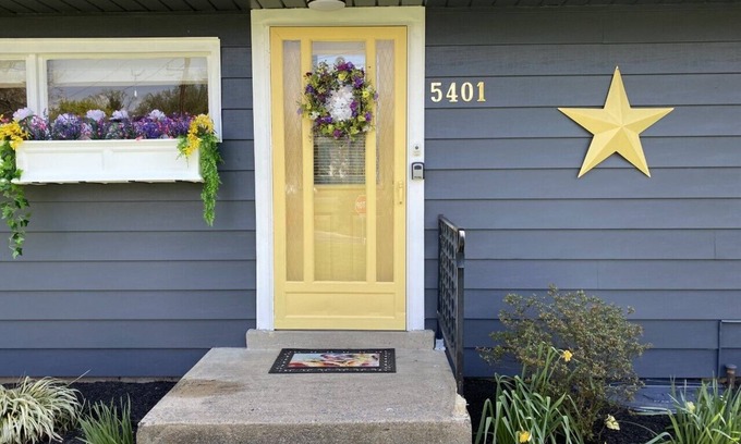 Paxtonia Casa | HARRISBURG HERSHEY PARK GIANT CENTER FARM SHOW PETS WELCOME GATED YARD SAFE FUN