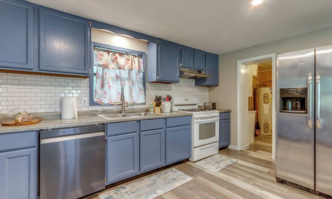 Harrison Cabaña | Harrison Getaway w/ Yard & Parking: Near Fishing