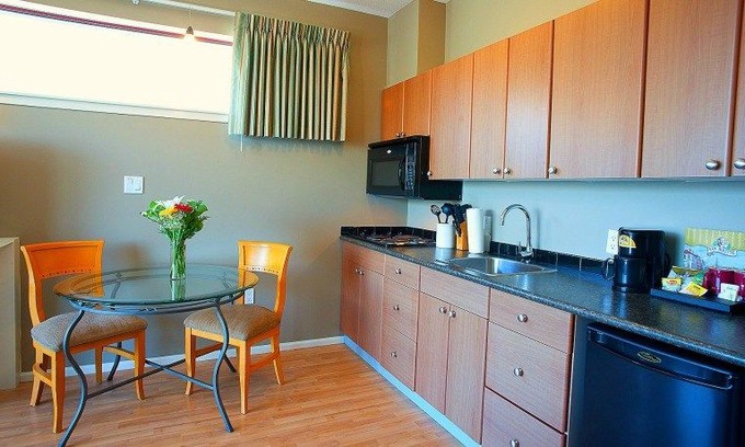 Harrison Hot Springs Apartamento | Harrison Hot Springs Harrison Beach Hotel Junior Suite (Lake View)