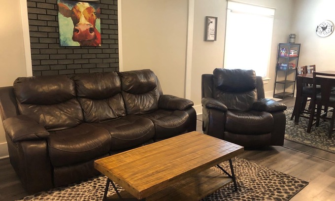 Litchfield Casa | Harrison House; Litchfield, IL; Pets welcome