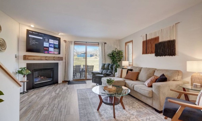 Lake Delton Condominio | Harrison's Hideaway at Tamarack - Great Location!