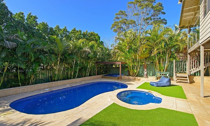 Port Macquarie Casa | Harrys at Shelly Beach - family home with pool