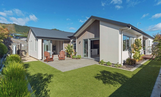 Richmond Casa | Hart Retreat - Bright, Modern Comfort in the Heart of Richmond