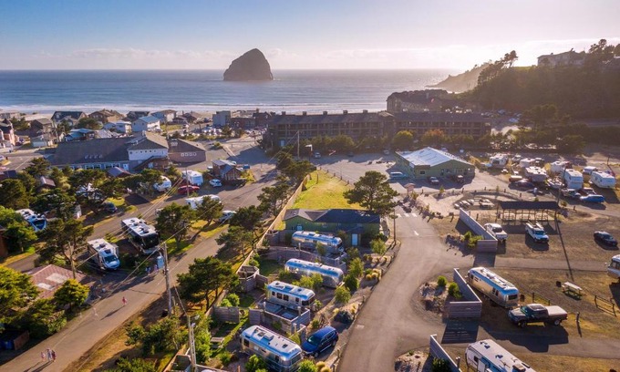 Pacific City Otro | Hart’s Camp Airstream Hotel & RV Park