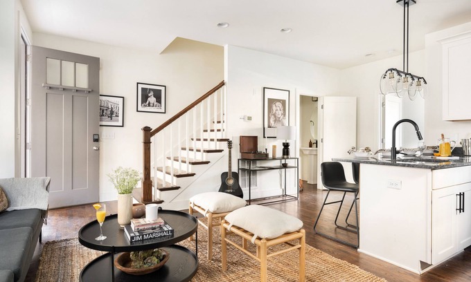 Chestnut Hill Apartamento | Hart Suite 8 by AvantStay | Gorgeous Town House w/ Modern Amenities!