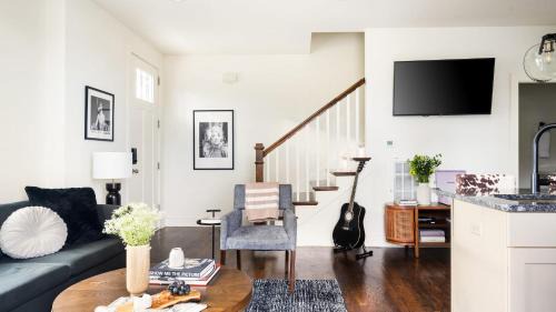 Chestnut Hill Casa | Hart Suite Buyout 1 by AvantStay Two Town House Buyout w Modern Amenities in Nashville