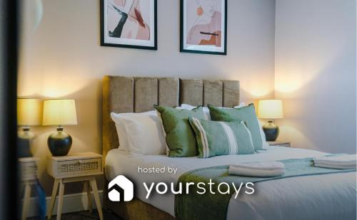 Stoke-on-Trent Casa | Hartshill House by YourStays