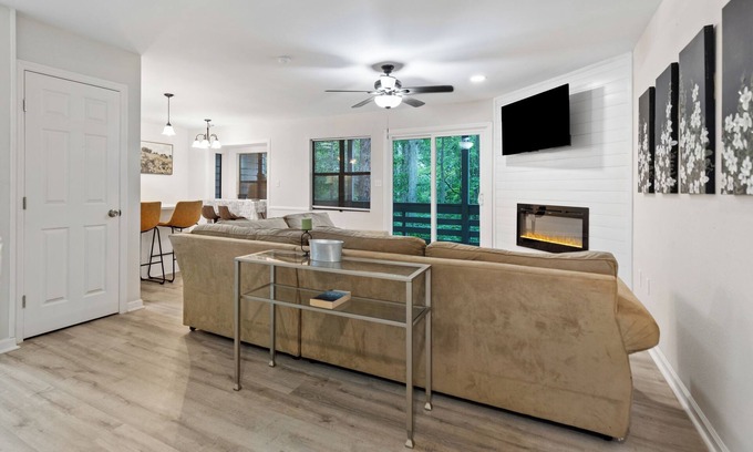 Westminster Condominio | Hartwell Villas Blue near Lake Hartwell!