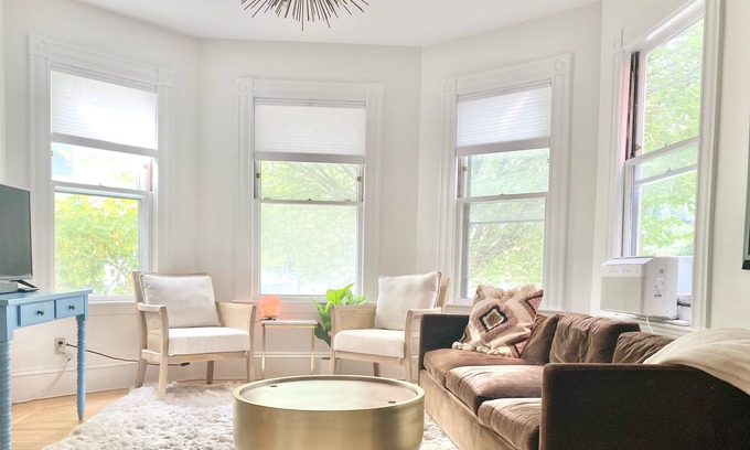 Mid-Cambridge Apartamento | Harvard Square: Charming 3 bedroom