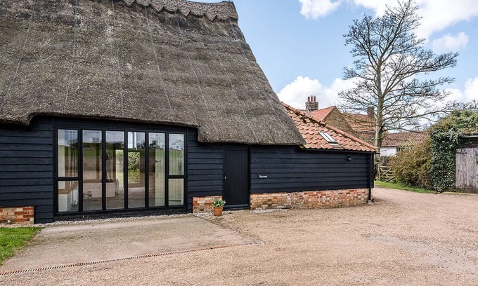 Saxmundham Cabaña | Harvest Cottage, Valley Farm Barns, Snape