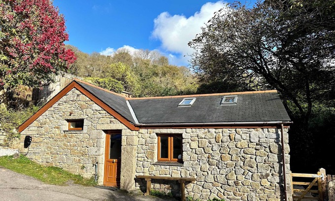 Helston Cabaña | HARVEY'S HOUSE, family friendly, with hot tub in Helston