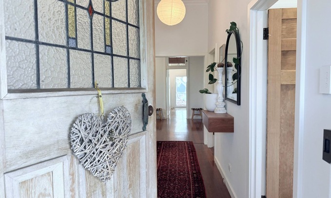 South Fremantle Casa | Harveys Beach house is located only minutes to South Beach and a variety of cafes and restaurants