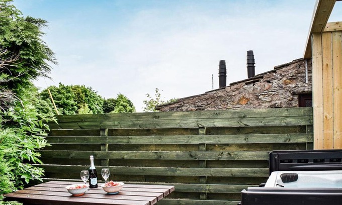 Hawes Casa | Harveys Hideaway 2 UK33856