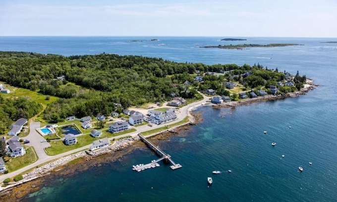 Ocean Point Casa | Hatchard House Jr. Suite | Bluebird Ocean Point Inn | Private Beach Access