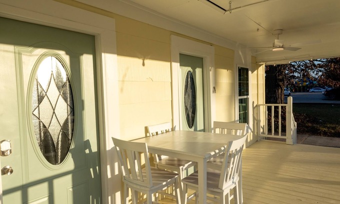Hattiesburg Casa | Hattiesburg Retreat for Groups - Water Park & Zoo