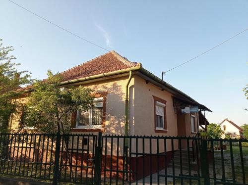 Poroszlo Casa | Hattyú vendégház Poroszló