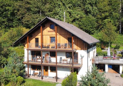 Steindorf am Ossiacher See Apartamento | Haus am Wald