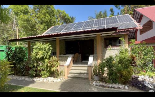 San Fernando Casa | Haus am Strand KLIMAANLAGE INKLUSIVE Sibuyan Island nahe Cresta de Gallo - Marevic's Guesthouse 1