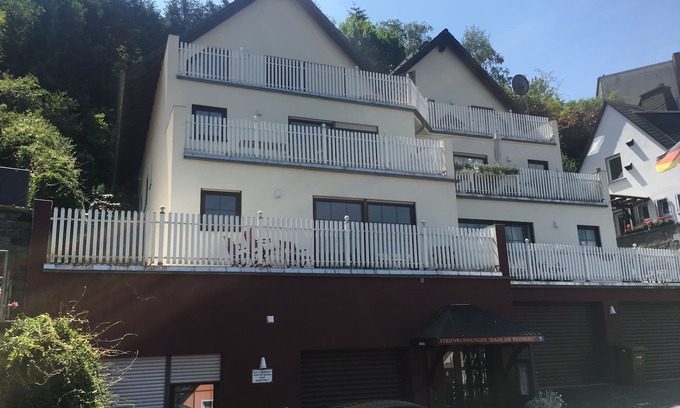 Mainz-Bingen Casa | Haus am Weinberg con vistas al Rin y los viñedos.